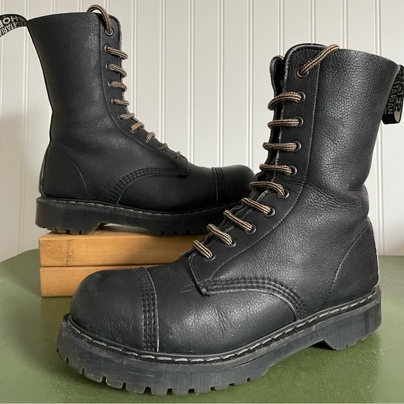 Vegetarian Shoes 10 Eyelet Work Boots in Vegan Pebbled Leather *England* - Picture 14 of 14